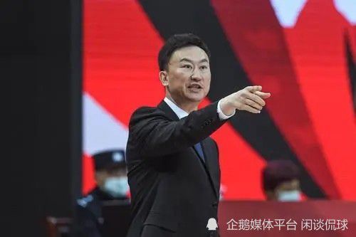 ——今天的对手和“摆大巴”的对手之间的区别这是不同类型的比赛，我谈到了比赛状态，这也是至关重要的事情，确实朗斯和很多球队有着不同的比赛方式，特别是在我们建立进攻的阶段，因为他们在个人防守上非常积极主动，而我们非常非常好的利用了这一点。